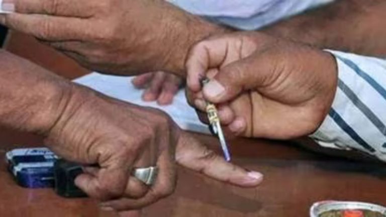 मतदान के दिन सार्वजनिक छुट्टी मांगी