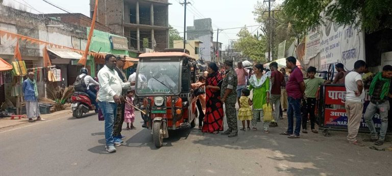 पाकुड़ में बिना नंबर के दौड़ रहे 51 ई-रिक्शा किये गये जब्त