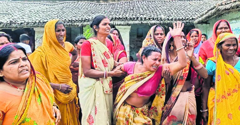 सड़क पर नीलगाय आने से पोल से टकरायी बाइक, युवक की मौत