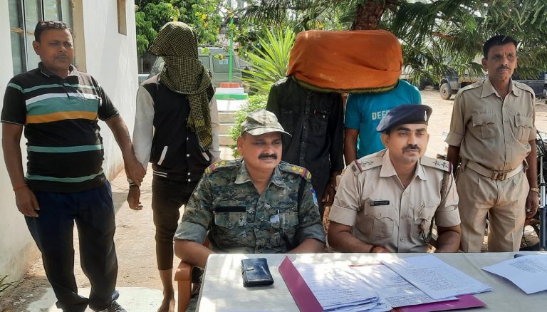 चोरी की पांच बाइक बरामद, तीन गिरफ्तार