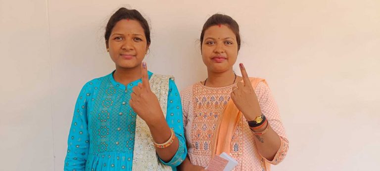 पोस्टल बैलेट से हुआ मतदान, 35 वोट पड़े