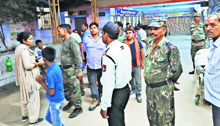 पिकअप वैन के धक्के से अधेड़ की मौत