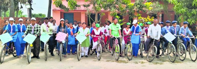 स्काउट-गाइड ने साइकिल रैली निकाल मतदाताओं को किया जागरूक