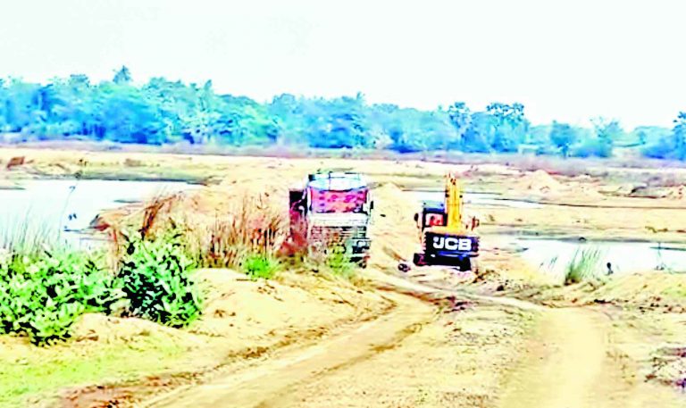 WB News : निष्पक्ष चुनाव में बालू का अवैध कारोबार बाधक