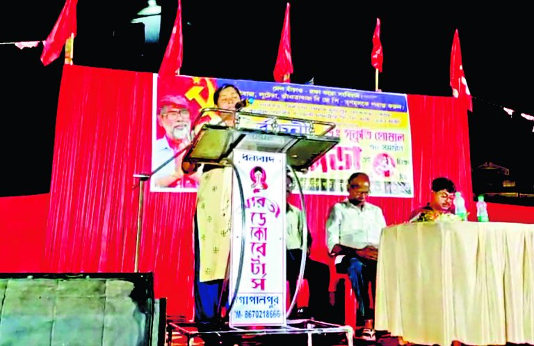 Meenakshi Mukherjee : भारत को विश्वगुरु बनाने वालों ने जनता को बैग थमा राशन की लाइन में लगा दिया