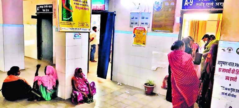 रोस्टर के अनुसार वहीं मौजूद रहे डॉक्टर