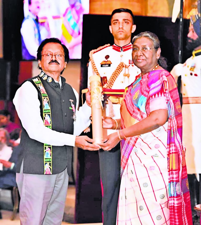 टिकुली आर्ट के लोक कलाकार को राष्ट्रपति के हाथों मिला पद्मश्री अवार्ड