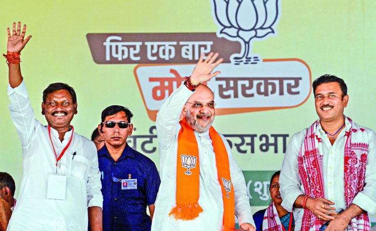 झामुमो-कांग्रेस में भ्रष्टाचार का कंपटीशन, आदिवासियों के पैसे खाने नहीं देंगे,  उल्टा लटका कर सीधा करेंगे : शाह
