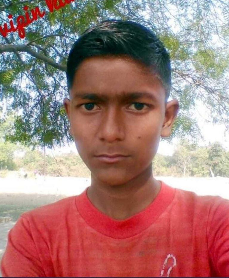 पुसई नदी में नहाने के क्रम में युवक डूबा, तलाश जारी