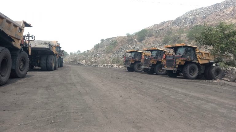 संडे ड्यूटी का कोटा घटाने पर ऑपरेटरों ने किया कार्य बहिष्कार