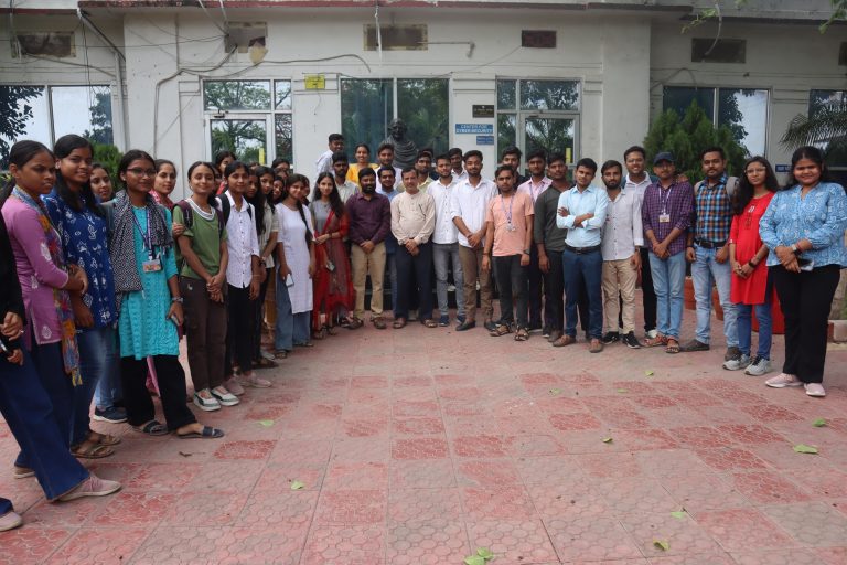 ऑब्जर्वेशन ऑफ फिल्म एंड विजुअल कार्यशाला में फिल्मों का प्रदर्शन