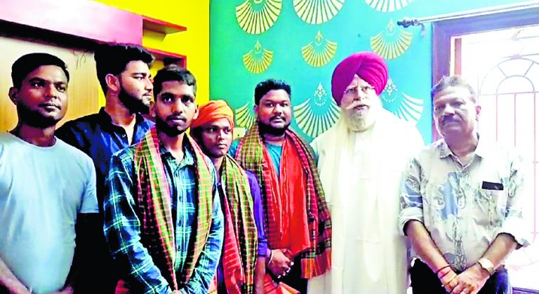 सुरेंद्र सिंह अहलूवालिया पहुंचे घायल भाजपा कार्यकर्ता के घर, जाना हाल