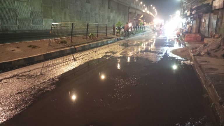 हवा के साथ बारिश ने गर्मी से दिलायी राहत