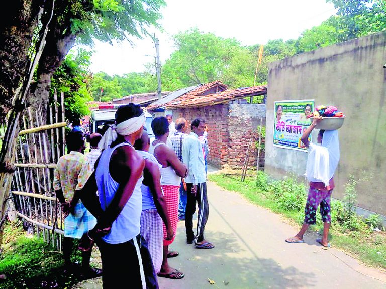 दुर्गा पुर में मुख्यमंत्री का पोस्टर विकृत,तनाव