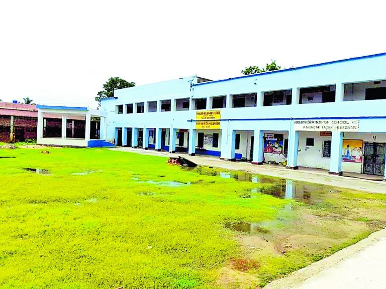 पाना गढ़ बाजार स्कूल में एचएसकी पढ़ाई पर संकट
