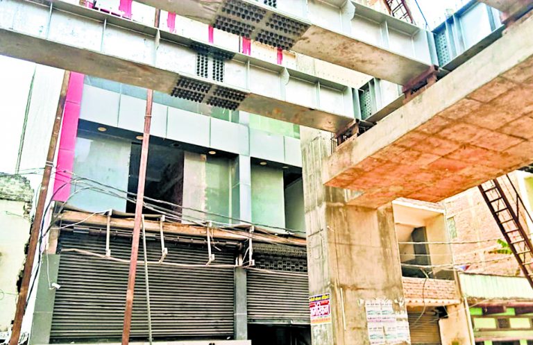 डबल डेकर निर्माण वाले इलाकों में कम हुईं व्यावसायिक गतिविधियां