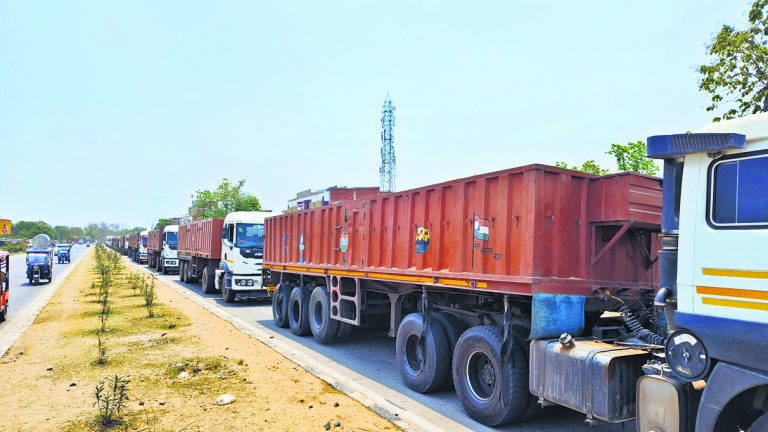 तीन किमी के सफर में लगा एक घंटा