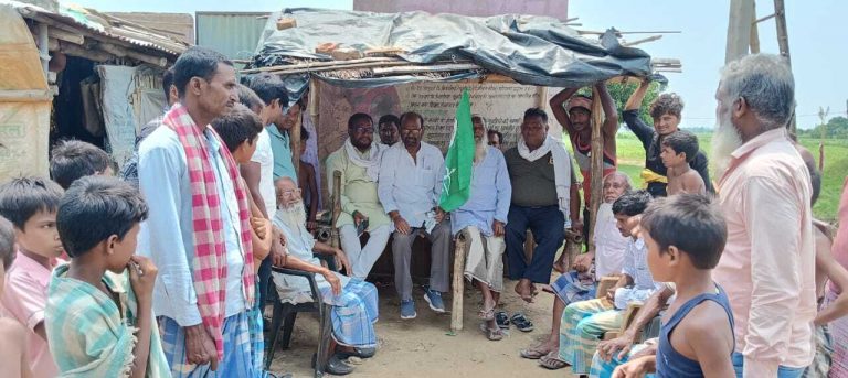 झामुमो ने इंडी गठबंधन प्रत्याशी के पक्ष में किया जनसंपर्क