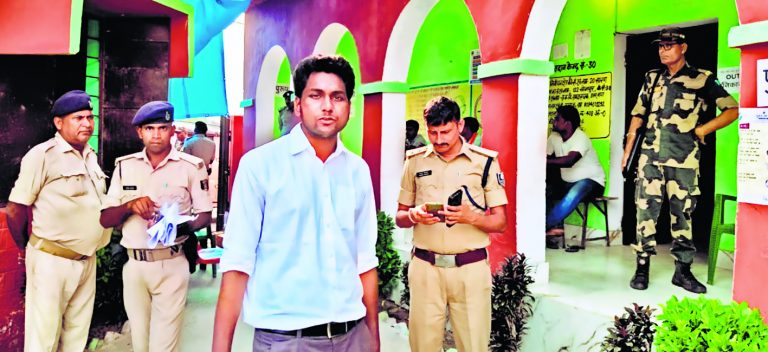 खुशनुमा मौसम के बीच लोकतंत्र की मजबूती के लिए वोटरों ने उत्साह के साथ किया मतदान