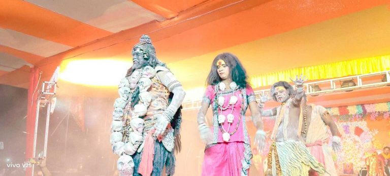 पाथरोल शतचंडी महायज्ञ पूर्णाहूति के साथ संपन्न, कोलकाता से आये कलाकारों ने पेश की झांकी