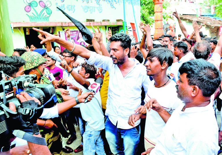 हिंसा की छिटपुट घटनाओं के साथ बैरकपुर व बनगांव में मतदान संपन्न