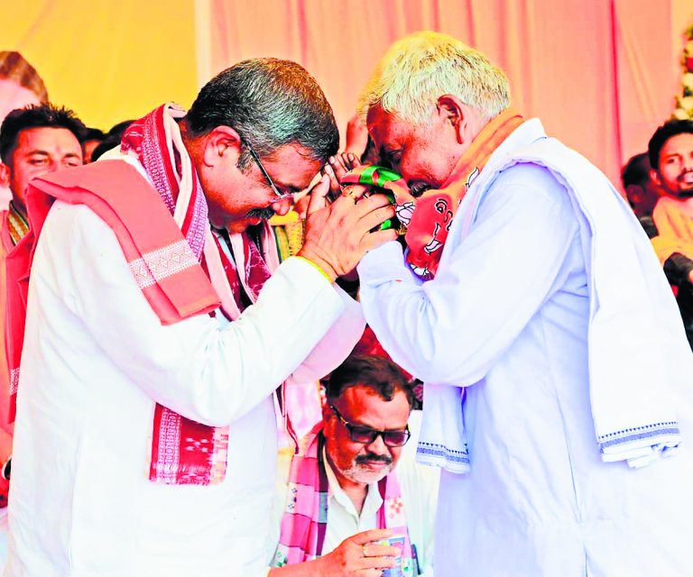 केंद्रीय मंत्री धर्मेंद्र प्रधान ने बामड़ा में जनसभा को किया संबोधित, बोले-ओडिशा में रिमोट से चल रही 25 साल पुरानी बीजद सरकार धराशायी होगी