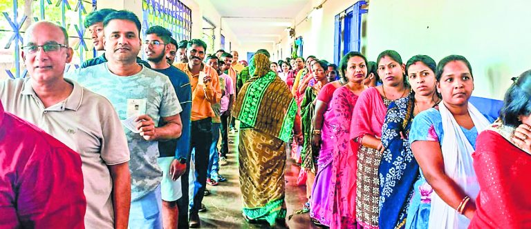राउरकेला : भीषण गर्मी पर भारी दिखा मतदाताओं का उत्साह, शाम पांच बजे तक 60.55 प्रतिशत वोटिंग