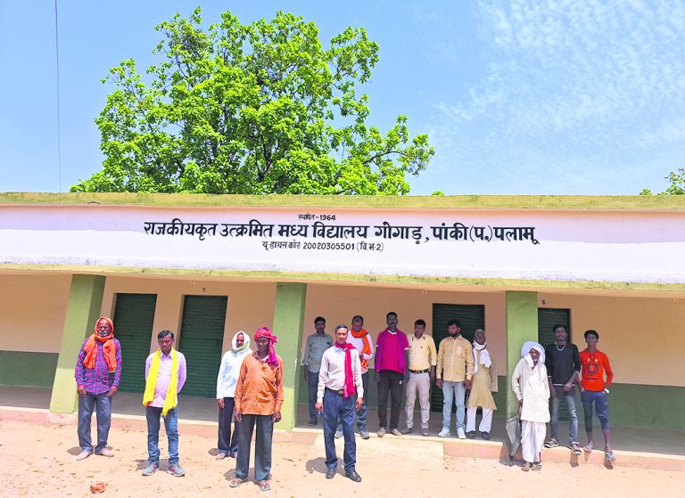 चतरा के एक और हजारीबाग के दो बूथों पर सामूहिक वोट बहिष्कार