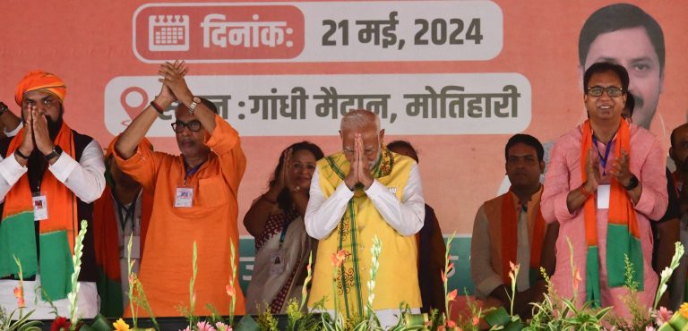 शौचालय की जरूरत क्यों है, इसकी समझा चांदी का चम्मच लेकर पैदा होने वाले को नहीं: मोदी