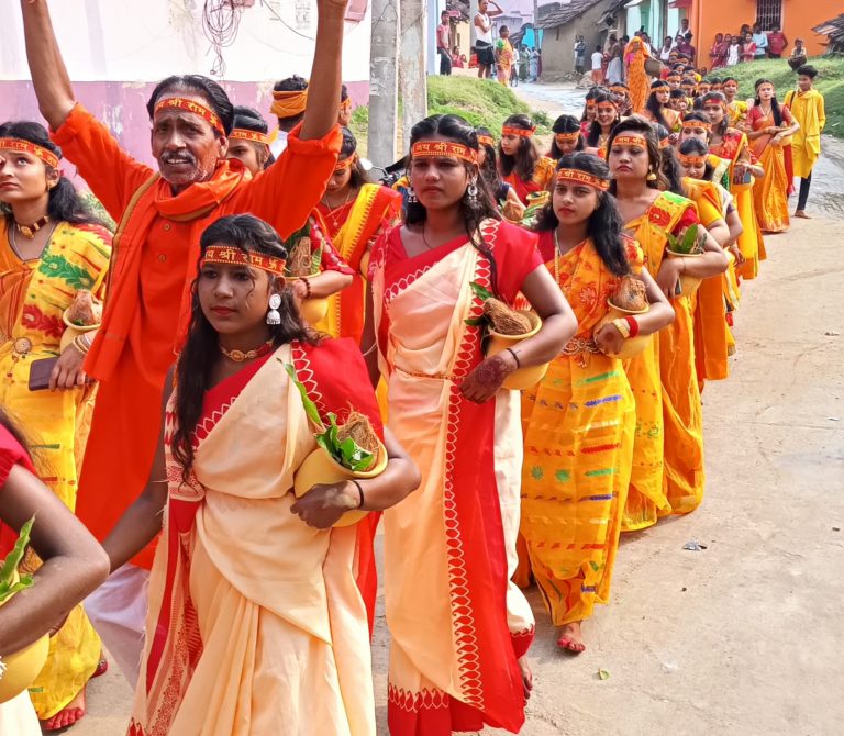 बाघमारा में निकली भव्य कलश यात्रा