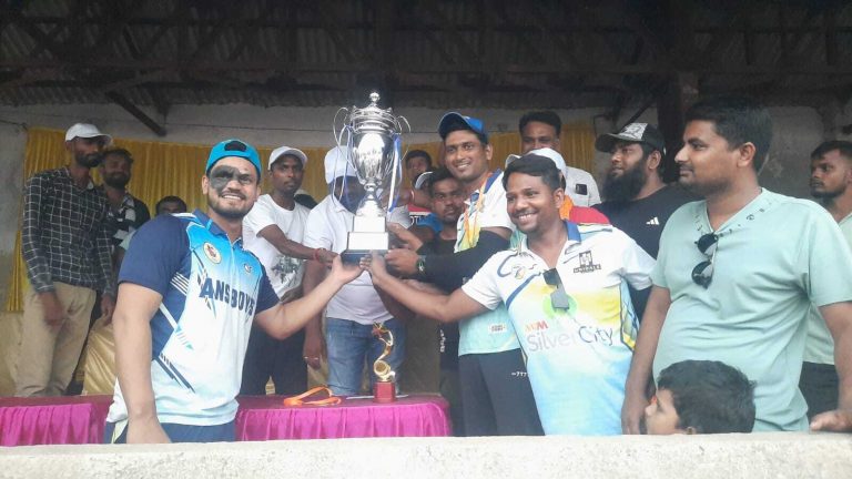 क्रिकेट टूर्नामेंट में रानीगंज की टीम बनी विजेता
