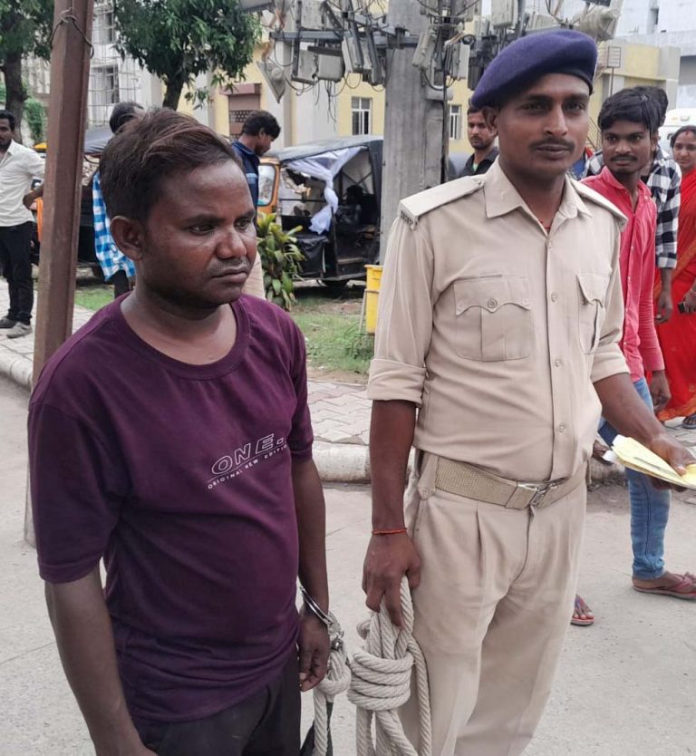बाइक चोरी करते रंगे हाथ धराया, जमकर हुई पिटाई