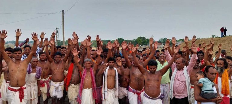 बुद्ध पूर्णिमा के प्रथम दिन दर्जनों भक्तों ने जलाशयों में किया स्नान