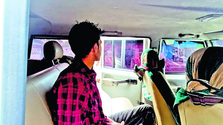 नाका चेकिंग : पुलिस ने ड्रग तस्कर को 21 ग्राम ब्राउन शुगर के साथ पकड़ा