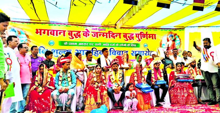 आठ जोड़े परिणय सूत्र में बंधे