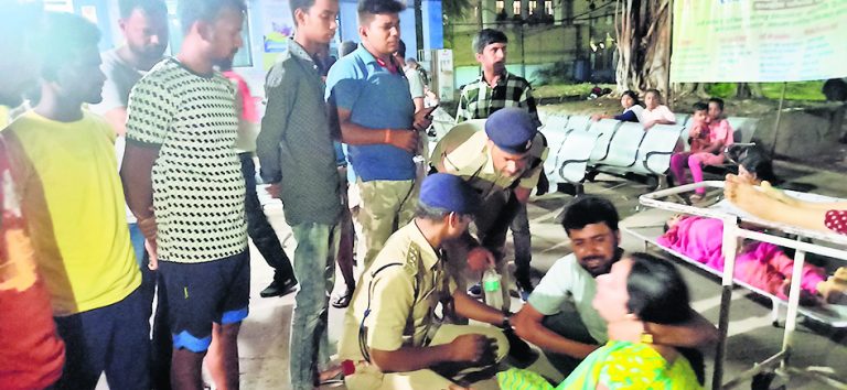 पिकअप व ऑटो की टक्कर में मामी-भांजी की मौत