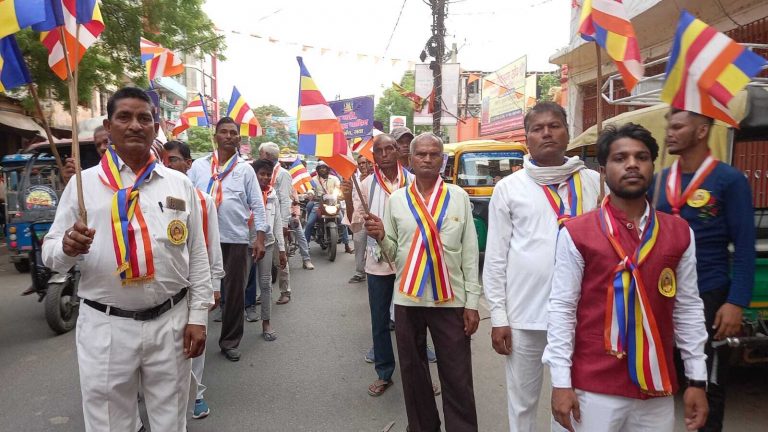 भगवान बुद्ध को रथ पर विराजमान कर निकाली गयी बुद्ध धम्म यात्रा