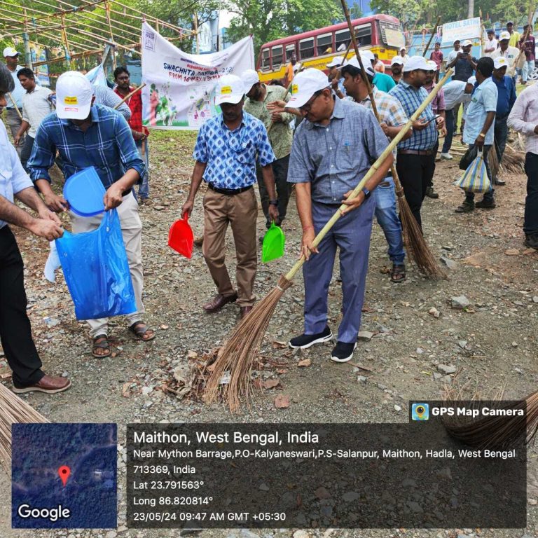 डीवीसी मैथन प्रबंधन ने चलाया स्वच्छता अभियान