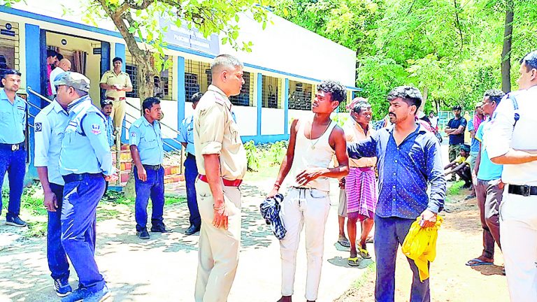 प्रसव के बाद महिला की मौत, लापरवाही के आरोप पर परिजनों ने किया हंगामा
