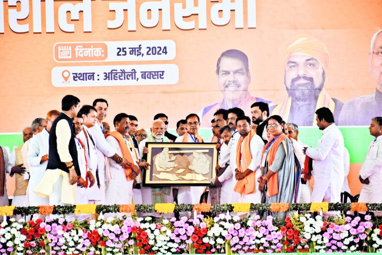 नीतीश कुमार के नेतृत्व में बिहार विकास के रास्ते पर बढ़ रहा आगे: मोदी