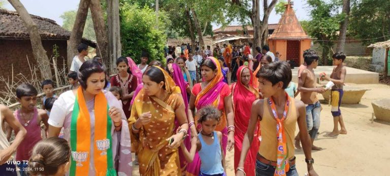 भाजपा नेत्री ने डॉ निशिकांत के समर्थन में मांगा वोट