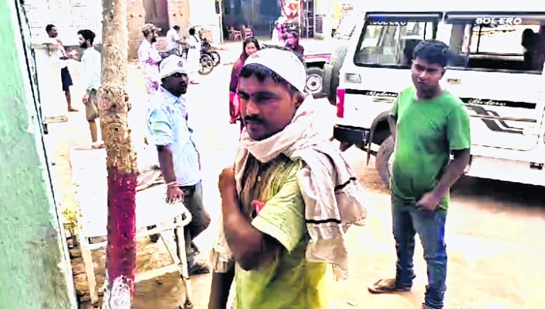 गाड़ी लगाने के विवाद में दो पक्षों में जमकर मारपीट, आधा दर्जन घायल