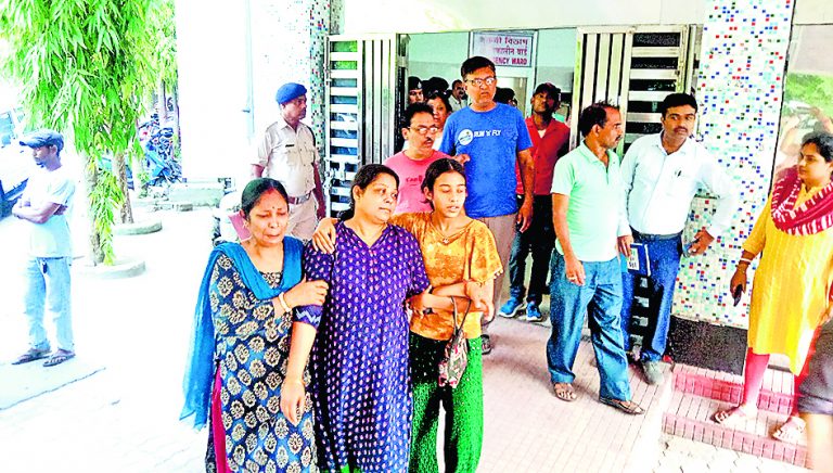 कर रहा था ओवरहेड वायर की मरम्मत, काल बन गयी मालगाड़ी