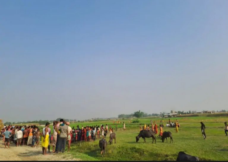 धारदार हथियार से गला रेतकर युवक की हत्या