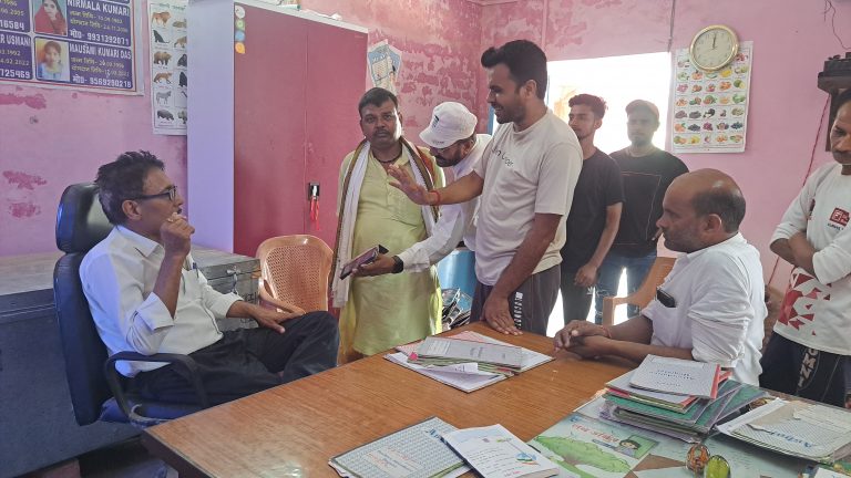 डीपीओ ने स्कूल निरीक्षण के दौरान खामियां मिलने पर लगायी फटकार