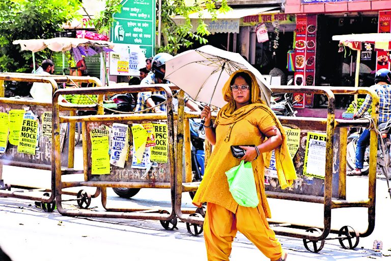 आसमान से बरस रही आग, 44 पर पहुंचा पारा, कूलर-एसी फेल