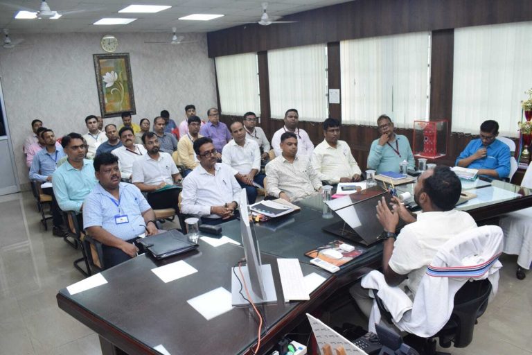 मतदान से पूर्व की जाने वाली तैयारियों को दुरुस्त रखने का डीसी ने दिया निर्देश