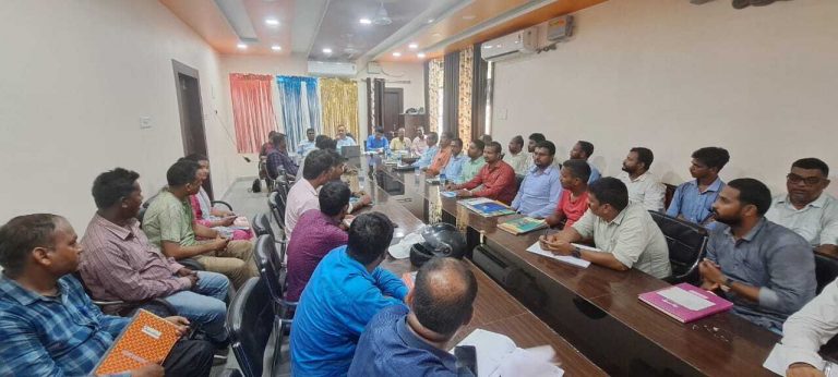जिला बंदोबस्त पदाधिकारी ने बैठक में अधिकारियों को सर्वे कार्य में तेजी लाने का  दिया निर्देश