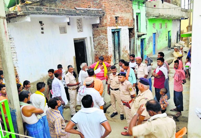 प्रताड़ना से तंग महिला ने फंदा लगाकर की आत्महत्या