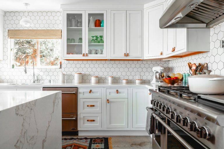 Astro Tips For Kitchen: रात में सोने से पहले रसोईघर में करके सोएं ये 5 जरूरी काम